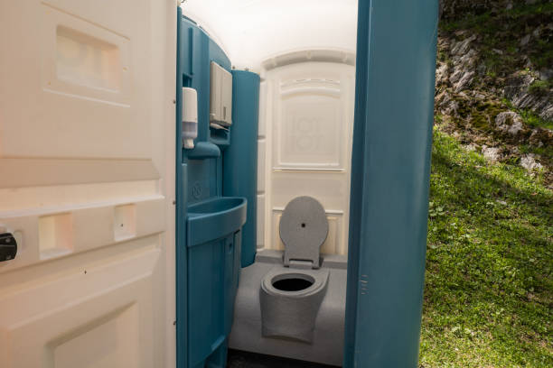 Best Porta potty rental near me  in Meadow Oaks, FL