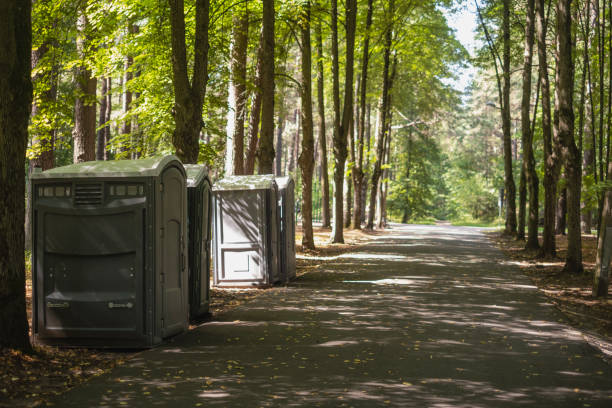 Best Portable restroom trailer rental  in Meadow Oaks, FL